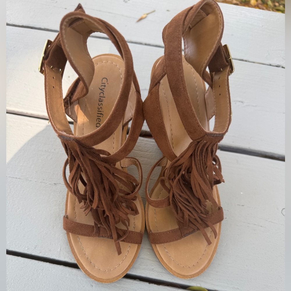 Cityclassified Brown Suede Fringe Wedge Sandals – Size 8.5 - Picture 4 of 16
